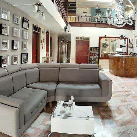 Hotel Casa Aragon Картаго Екстериор снимка